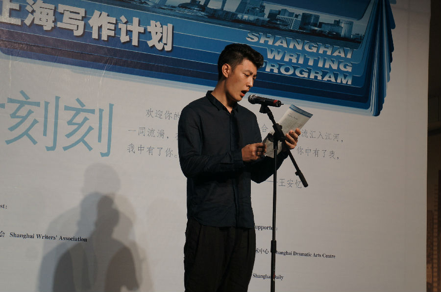 上海話劇藝術中心演員趙海濤朗讀喻榮軍作品《星期八》片段